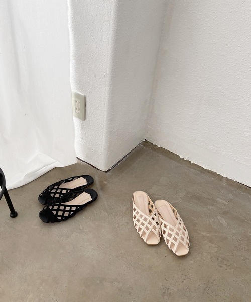 Shelly island（シェリーアイランド）の「クロスメッシュフラットサンダル（サンダル・レディース・ブラック/ベージュ・24.5/23.5）」の15枚目の写真