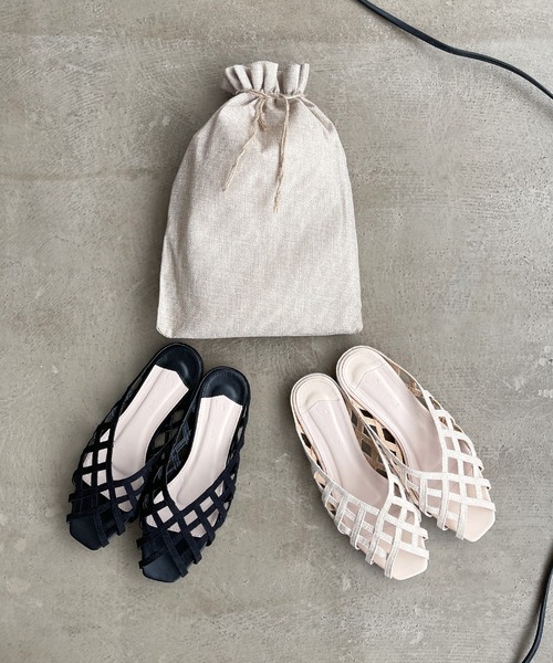 Shelly island（シェリーアイランド）の「クロスメッシュフラットサンダル（サンダル・レディース・ブラック/ベージュ・24.5/23.5）」の9枚目の写真