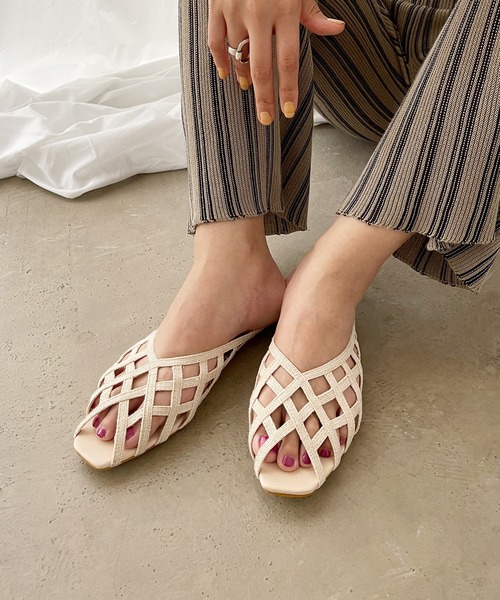 Shelly island（シェリーアイランド）の「クロスメッシュフラットサンダル（サンダル・レディース・ブラック/ベージュ・24.5/23.5）」の11枚目の写真