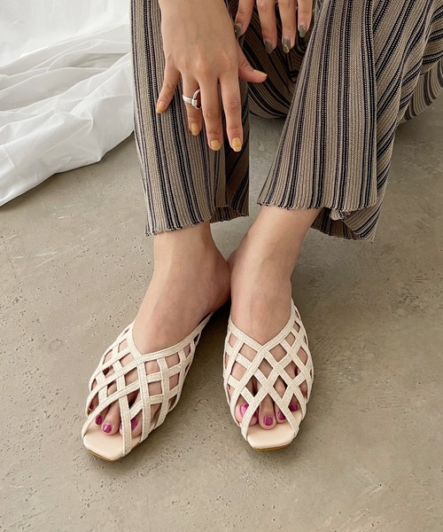 Shelly island（シェリーアイランド）の「クロスメッシュフラットサンダル（サンダル・レディース・ブラック/ベージュ・24.5/23.5）」の3枚目の写真