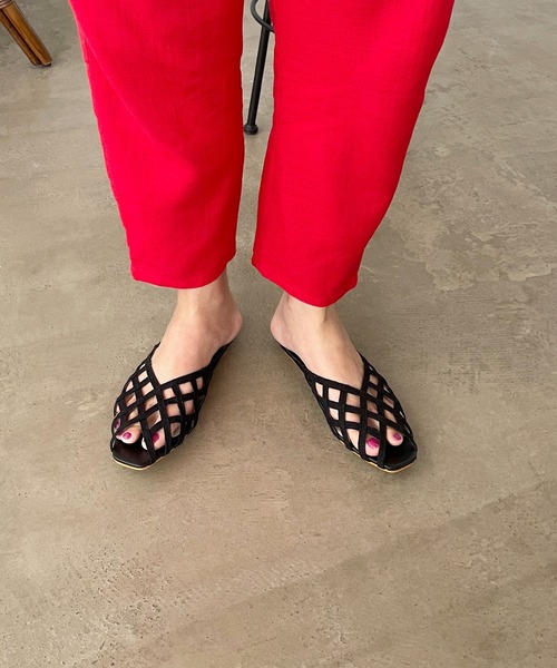 Shelly island（シェリーアイランド）の「クロスメッシュフラットサンダル（サンダル・レディース・ブラック/ベージュ・24.5/23.5）」の8枚目の写真