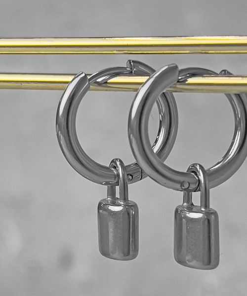 SBG（エスビー）の「SBG 南京錠フープピアス（ピアス（両耳用）・メンズ・シルバー/ゴールド・FREE/#17）」の6枚目の写真