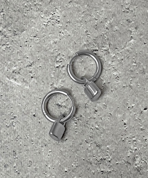 SBG（エスビー）の「SBG 南京錠フープピアス（ピアス（両耳用）・メンズ・シルバー/ゴールド・FREE/#17）」の4枚目の写真