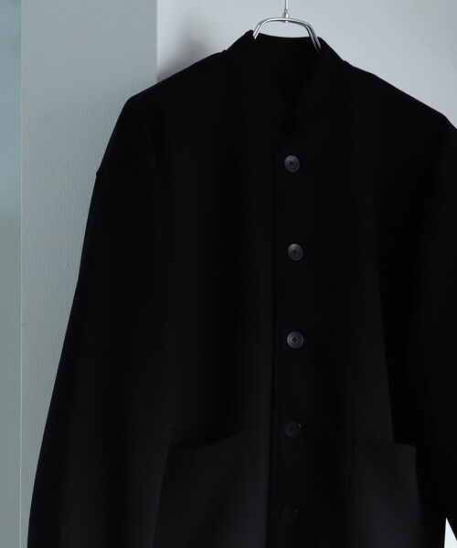 BEAMS LIGHTS（ビームスライツ）の「BEAMS LIGHTS / ダンボールニット マンダリンカラージャケット (セットアップ対応/ワンマイルウェア/ルームウェア)（ノーカラージャケット・メンズ・チャコールグレー/ブラック・SMALL/MEDIUM/LARGE）」の4枚目の写真