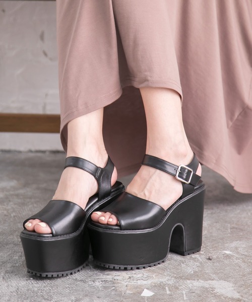 Newlyme（ニューリーミー）の「厚底アソートデザインワンベルトサンダル（サンダル・レディース・ブラックミックス/ブラック×ブラック/ブラック/ブラック×ホワイト・23cm/24.5cm/24cm/23.5cm）」の2枚目の写真