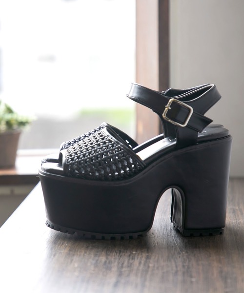 Newlyme（ニューリーミー）の「厚底アソートデザインワンベルトサンダル（サンダル・レディース・ブラックミックス/ブラック×ブラック/ブラック/ブラック×ホワイト・23cm/24.5cm/24cm/23.5cm）」の7枚目の写真