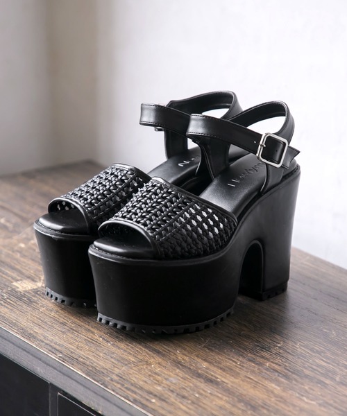 Newlyme（ニューリーミー）の「厚底アソートデザインワンベルトサンダル（サンダル・レディース・ブラックミックス/ブラック×ブラック/ブラック/ブラック×ホワイト・23cm/24.5cm/24cm/23.5cm）」の17枚目の写真