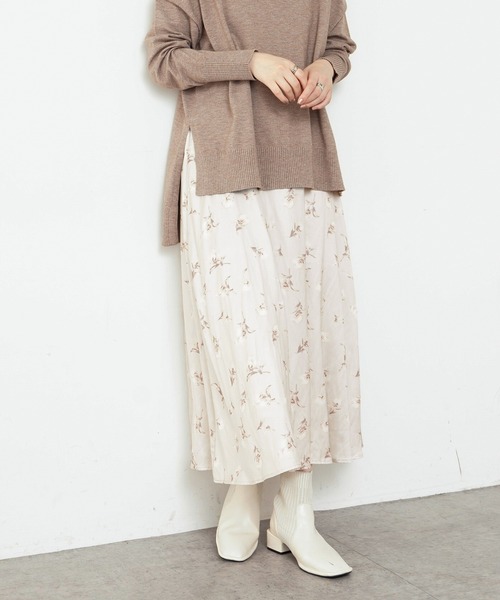 natural couture(ナチュラルクチュール)の「オリジナルフラワーパターンフレアスカート(スカート・レディース・ブラック/パープル/アイボリー・FREE)」の13枚目の写真