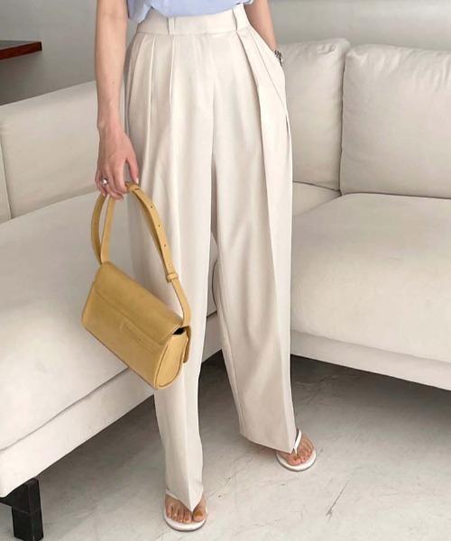 KOR（ケーオーアール）の「センタープレス ハイウエスト ストレートワイドスラックス（スラックス・レディース・ベージュ/ブルー/グリーン・S/M/L）」の12枚目の写真