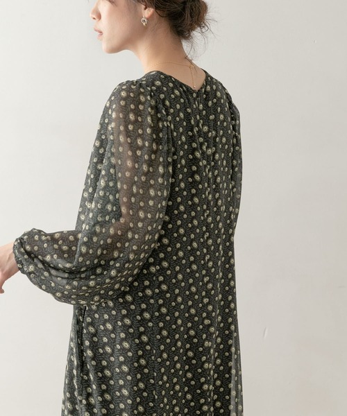 F by ROSSO（エフバイロッソ）の「F by ROSSO　フラワープリントボリュームスリーブワンピース（ワンピース・レディース・ブラック/ベージュ/マスタード・FREE）」の20枚目の写真