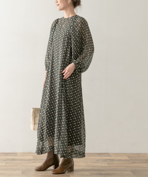 F by ROSSO（エフバイロッソ）の「F by ROSSO　フラワープリントボリュームスリーブワンピース（ワンピース・レディース・ブラック/ベージュ/マスタード・FREE）」の9枚目の写真