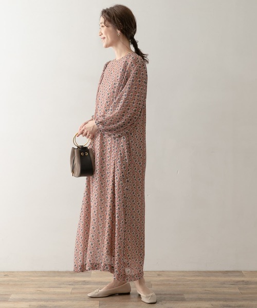 F by ROSSO（エフバイロッソ）の「F by ROSSO　フラワープリントボリュームスリーブワンピース（ワンピース・レディース・ブラック/ベージュ/マスタード・FREE）」の10枚目の写真