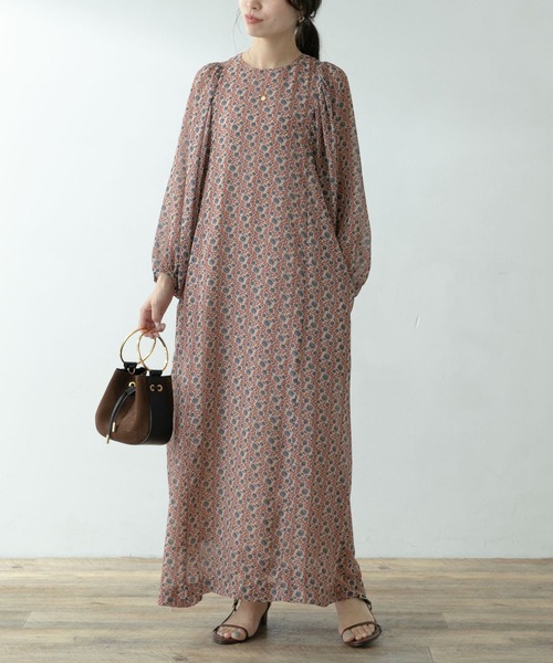 F by ROSSO（エフバイロッソ）の「F by ROSSO　フラワープリントボリュームスリーブワンピース（ワンピース・レディース・ブラック/ベージュ/マスタード・FREE）」の8枚目の写真