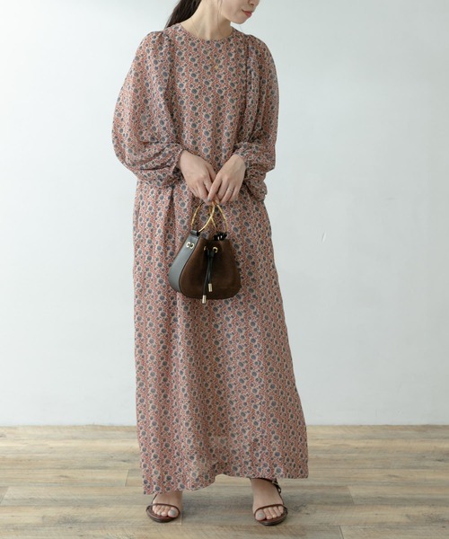 F by ROSSO（エフバイロッソ）の「F by ROSSO　フラワープリントボリュームスリーブワンピース（ワンピース・レディース・ブラック/ベージュ/マスタード・FREE）」の16枚目の写真