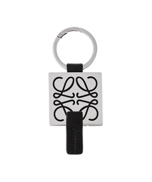LOEWE（ロエベ）の「ANAGRAM PLAQUE/STRAP KEYRING