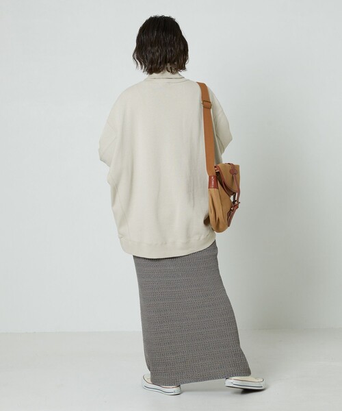 FREAK'S STORE（フリークスストア）の「【WEB限定】ヘビーウェイト裏起毛スウェットタートルネックプルオーバー(ビッグシルエット・トレーナー)（スウェット・レディース・ライトグレー/ブラック/ダークブラウン/グレー/レッド/オリーブ/ブルー/マスタード/ナチュラル・ﾌﾘ-）」の15枚目の写真