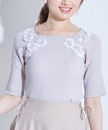 tocco closet | 立体フラワーモチーフ付きスカラップカットスクエアネックリブニットプルオーバー(ニット/セーター)