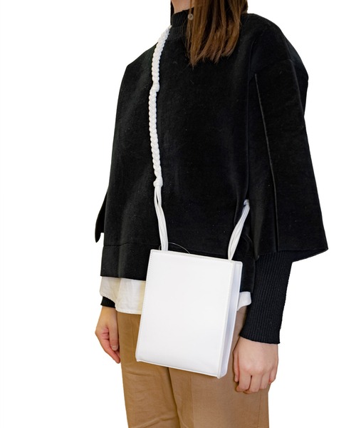 VEENA 1921（ヴィーナ）の「【VEENA 1921/ヴィーナ】ショルダーバッグ スクエア ポーチショルダー（ショルダーバッグ・レディース・ホワイト/ブラック/ブラック系その他/ベージュ系その他・FREE）」の9枚目の写真