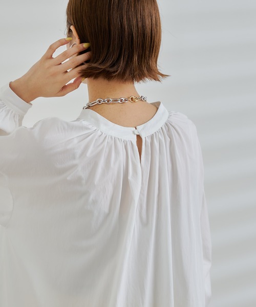 DouDou(ドゥドゥ)の「2WAY切替ギャザーチュニック(シャツ/ブラウス・レディース・チャコールグレー/オフホワイト/グリーン・FREE)」の5枚目の写真