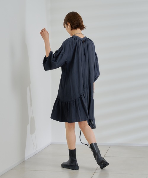 DouDou(ドゥドゥ)の「2WAY切替ギャザーチュニック(シャツ/ブラウス・レディース・チャコールグレー/オフホワイト/グリーン・FREE)」の17枚目の写真