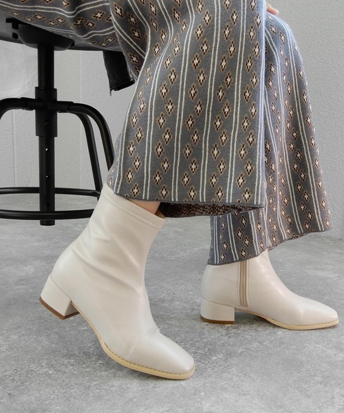 minia（ミニア）の「4cmローヒールのスクエアストレッチブーツ/ショートブーツ　◆（ブーツ・レディース・ブラック/ダークブラウン/アイボリー・LL/S/M/L）」の2枚目の写真