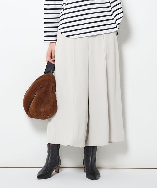 le.coeur blanc（ルクールブラン）の「ピンタックワイドクロップドパンツ（その他パンツ・レディース・ブラック/ブラウン/アイボリー・38/36）」の2枚目の写真