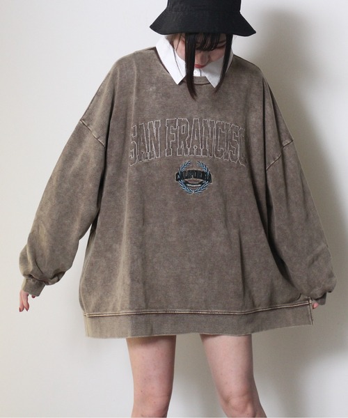 one way（ワンウェイ）の「【oneway Jeans】刺繍カレッジロゴスウェットトレーナー（スウェット・レディース・ホワイト/ブラック/ライトブラウン/ライトグリーン/ライトブルー/レッド・FREE）」の3枚目の写真