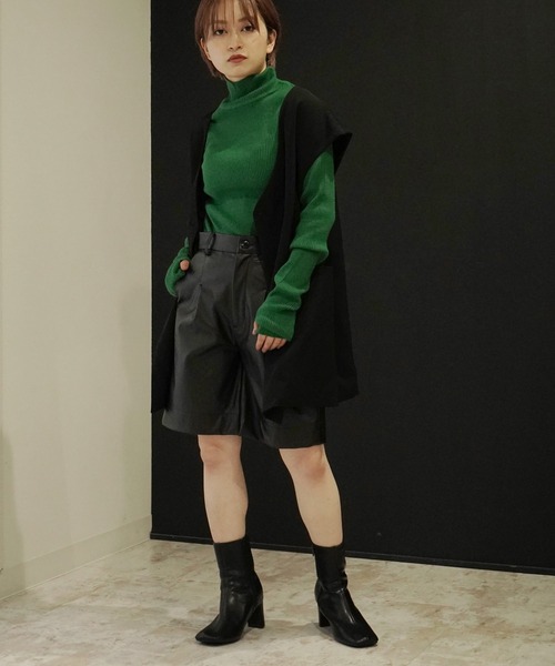 AULI(アウリィ)の「【低身長向けサイズ】フェイクレザーハーフパンツ(その他パンツ・レディース・ブラック/アイボリー/グリーン・SMALL/X-SMALL)」の7枚目の写真