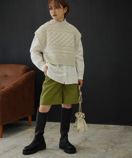 AULI(アウリィ)の「【低身長向けサイズ】フェイクレザーハーフパンツ(その他パンツ・レディース・ブラック/アイボリー/グリーン・SMALL/X-SMALL)」の15枚目の写真