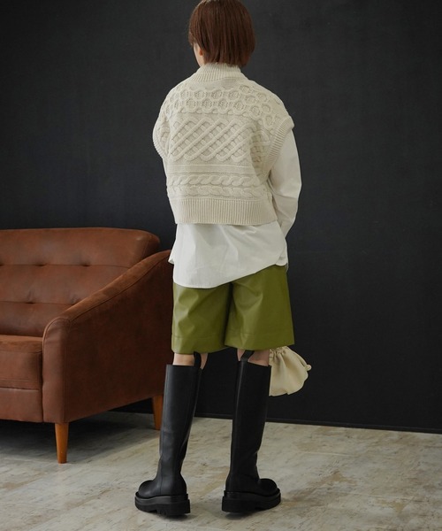 AULI(アウリィ)の「【低身長向けサイズ】フェイクレザーハーフパンツ(その他パンツ・レディース・ブラック/アイボリー/グリーン・SMALL/X-SMALL)」の17枚目の写真