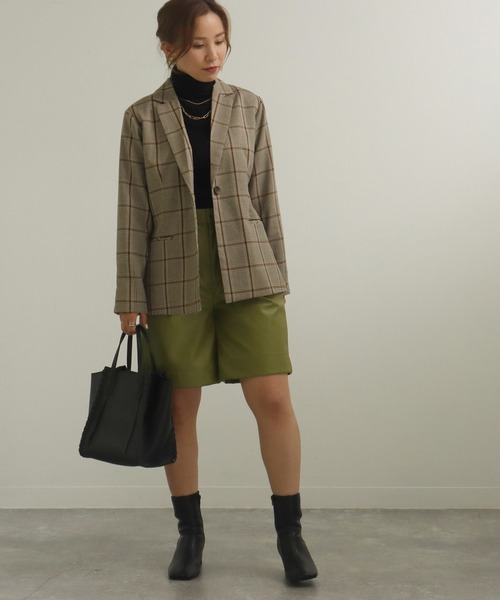 AULI(アウリィ)の「【低身長向けサイズ】フェイクレザーハーフパンツ(その他パンツ・レディース・ブラック/アイボリー/グリーン・SMALL/X-SMALL)」の8枚目の写真