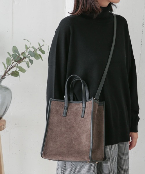 URBAN RESEARCH DOORS（アーバンリサーチドアーズ）の「コーデュロイパイピング2WAYバッグ（ショルダーバッグ・レディース・ダークブラウン/イエロー系その他・ONE）」の2枚目の写真