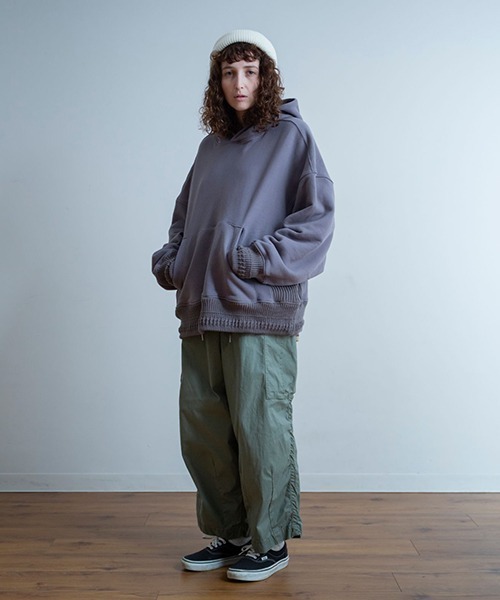 Universal Style Wear(ユニバーサルスタイルウェア)の「Universal Style Wear ヘビーウェイト ビッグ ドルマンパーカー(パーカー・メンズ・カーキ/ブラック/ホワイト/グレー・LARGE/X-LARGE/MEDIUM)」の22枚目の写真