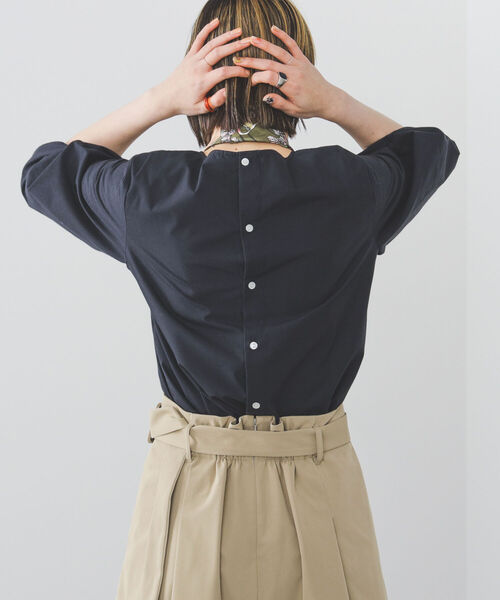 BEAMS HEART(ビームスハート)の「BEAMS HEART / 袖ボリュームタック ブラウス(シャツ/ブラウス・レディース・オフホワイト/ストライプ/チェック/ネイビー/その他4/インディゴブルー/その他3/ホワイト系その他5・FREE)」の18枚目の写真