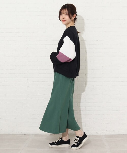 Cutie Blonde（キューティーブロンド）の「◆【S-M】袖配色切替プルオーバー（スウェット・レディース・ブラック系4/ベージュ系4/ピンク系・01/02）」の12枚目の写真