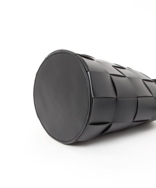 Te chichi TERRASSE（テチチテラス）の「編み込みバケツバッグ（ショルダーバッグ・レディース・ブラック/ブラウン・ﾌﾘ-）」の4枚目の写真