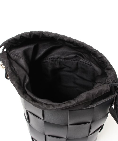 Te chichi TERRASSE（テチチテラス）の「編み込みバケツバッグ（ショルダーバッグ・レディース・ブラック/ブラウン・ﾌﾘ-）」の5枚目の写真