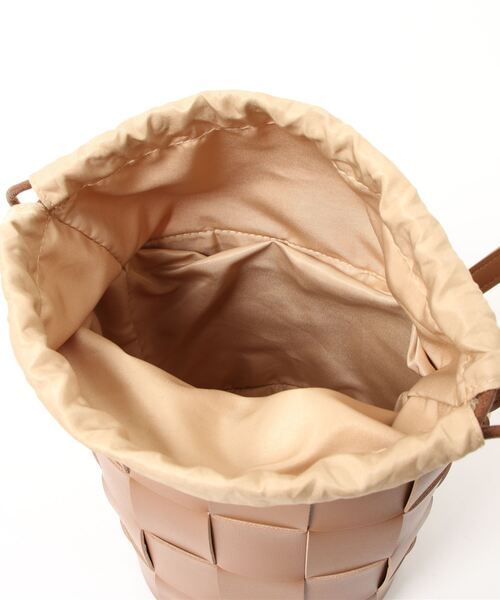 Te chichi TERRASSE（テチチテラス）の「編み込みバケツバッグ（ショルダーバッグ・レディース・ブラック/ブラウン・ﾌﾘ-）」の6枚目の写真