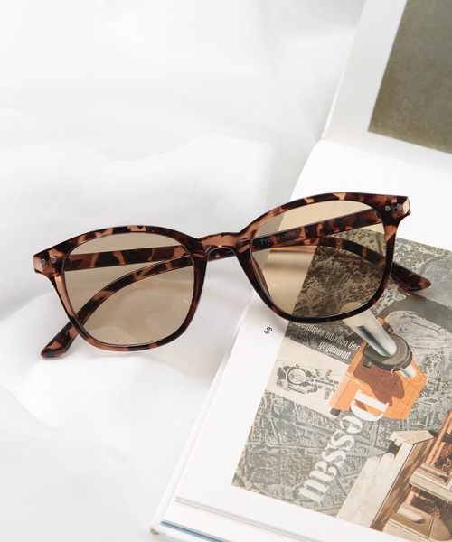 SETUP7（セットアップセブン）の「【SETUP7】偏光調光ウェリントン UVカット カラーレンズサングラス TNY（サングラス・レディース・グリーン系1/グレー系3/グリーン系3/パープル系3/パープル系1/パープル系2/ブルー系2/ブルー系3/グレー系2/グレー系1/グリーン系2/ブルー系1/ブラウン系2/ブラウン系1/グレー系4/グレー系5/パープル系5/パープル系6/グレー系7/ブラウン系3/グレー/ブルー系4/ブラウン系4/ブルー系5・FREE）」の11枚目の写真