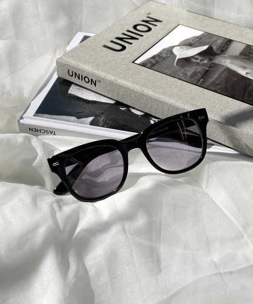 SETUP7（セットアップセブン）の「【SETUP7】偏光調光ウェリントン UVカット カラーレンズサングラス TNY（サングラス・レディース・グリーン系1/グレー系3/グリーン系3/パープル系3/パープル系1/パープル系2/ブルー系2/ブルー系3/グレー系2/グレー系1/グリーン系2/ブルー系1/ブラウン系2/ブラウン系1/グレー系4/グレー系5/パープル系5/パープル系6/グレー系7/ブラウン系3/グレー/ブルー系4/ブラウン系4/ブルー系5・FREE）」の5枚目の写真