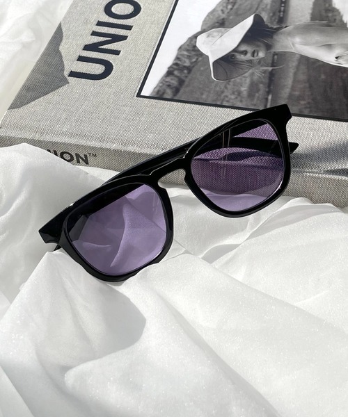 SETUP7（セットアップセブン）の「【SETUP7】偏光調光ウェリントン UVカット カラーレンズサングラス TNY（サングラス・レディース・グリーン系1/グレー系3/グリーン系3/パープル系3/パープル系1/パープル系2/ブルー系2/ブルー系3/グレー系2/グレー系1/グリーン系2/ブルー系1/ブラウン系2/ブラウン系1/グレー系4/グレー系5/パープル系5/パープル系6/グレー系7/ブラウン系3/グレー/ブルー系4/ブラウン系4/ブルー系5・FREE）」の20枚目の写真