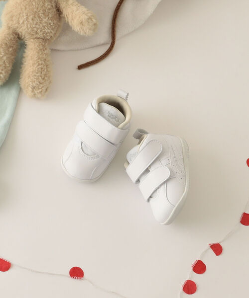 こども ビームス（コドモビームス）の「ASICS / アミュレファースト SL（11.5～13.5cm）（スニーカー・キッズ・ホワイト/ゴールド・12/13/12.5/13.5/11.5）」の3枚目の写真