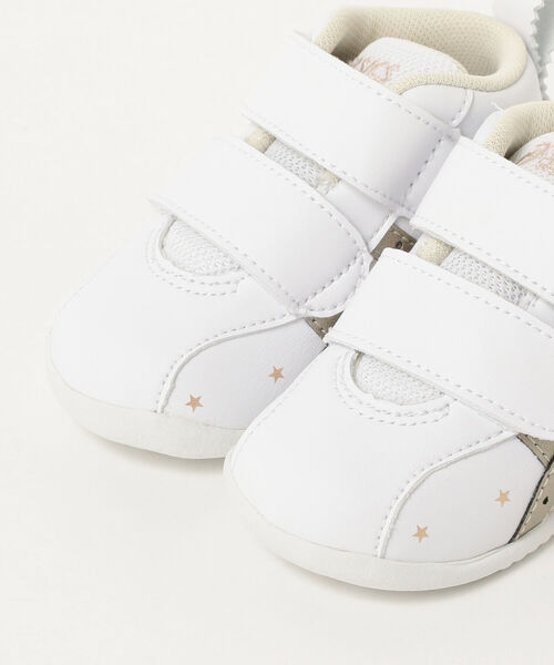 こども ビームス（コドモビームス）の「ASICS / アミュレファースト SL（11.5～13.5cm）（スニーカー・キッズ・ホワイト/ゴールド・12/13/12.5/13.5/11.5）」の7枚目の写真