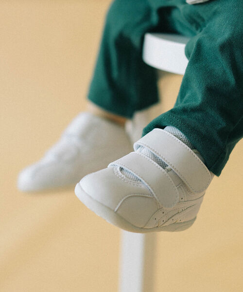 こども ビームス（コドモビームス）の「ASICS / アミュレファースト SL（11.5～13.5cm）（スニーカー・キッズ・ホワイト/ゴールド・12/13/12.5/13.5/11.5）」の16枚目の写真