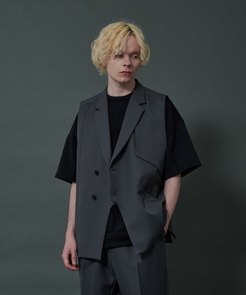 CITY TOKYO（シティトウキョウ）の「カーブドエッジテーラードベスト（テーラードジャケット・メンズ・ブラック/ダークグレー/ダークブルー・1/2）」の3枚目の写真