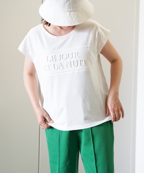 VENCEEXCHANGE（ヴァンスエクスチェンジ）の「エンボス加工Tシャツ（Tシャツ/カットソー・レディース・オフホワイト/ブラック/ベージュ/グリーン/ブルー・FREE）」の2枚目の写真