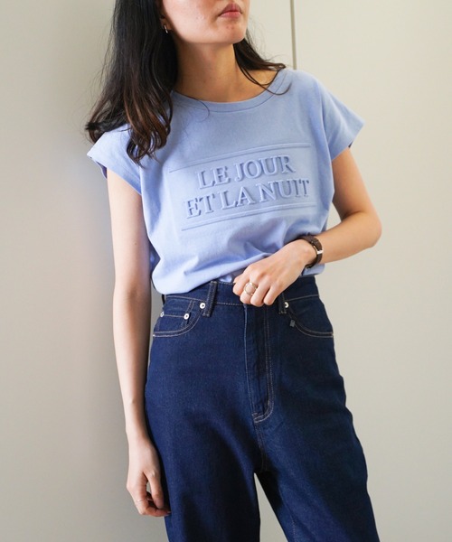 VENCEEXCHANGE（ヴァンスエクスチェンジ）の「エンボス加工Tシャツ（Tシャツ/カットソー・レディース・オフホワイト/ブラック/ベージュ/グリーン/ブルー・FREE）」の5枚目の写真