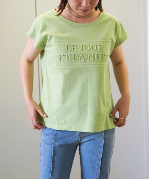 VENCEEXCHANGE（ヴァンスエクスチェンジ）の「エンボス加工Tシャツ（Tシャツ/カットソー・レディース・オフホワイト/ブラック/ベージュ/グリーン/ブルー・FREE）」の11枚目の写真