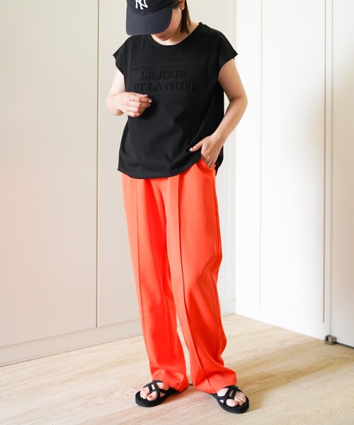 VENCEEXCHANGE（ヴァンスエクスチェンジ）の「エンボス加工Tシャツ（Tシャツ/カットソー・レディース・オフホワイト/ブラック/ベージュ/グリーン/ブルー・FREE）」の13枚目の写真