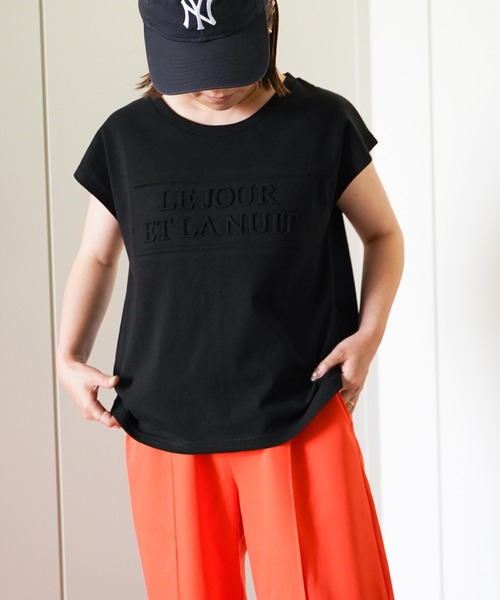 VENCEEXCHANGE（ヴァンスエクスチェンジ）の「エンボス加工Tシャツ（Tシャツ/カットソー・レディース・オフホワイト/ブラック/ベージュ/グリーン/ブルー・FREE）」の15枚目の写真